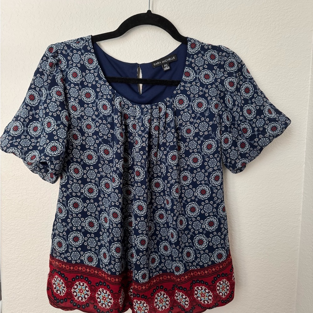 Dana Buchman Blue and Red Patterned Women's Top